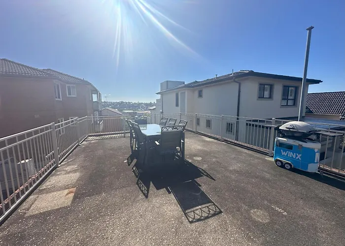 Coogee Sunrise 2 Bed Apt With Parking, Work Desks & Balcony
